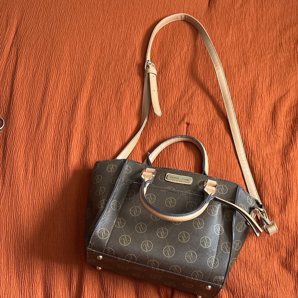 Crossbody purse / handbag